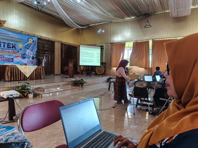 Tingkatkan Kompetensi Digital, Guru Informatika MTsN 9 Bantul Ikuti Bimtek Assembler Edu yang Diselenggarakan MGMP Informatika Kabupaten Bantul